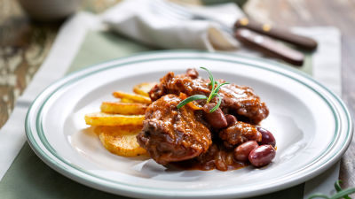 Заек качаторе с печени картофи