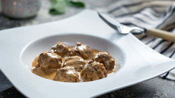 Телешки кюфтета в горчичен сос