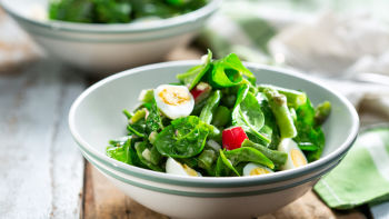 Салата от зелен фасул и спанак