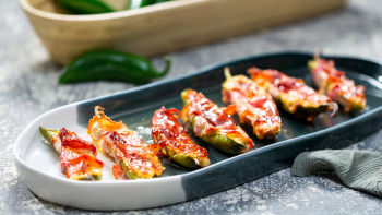 Пълнени люти чушки