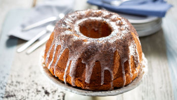 Кекс с кафяво масло и глазура с мак