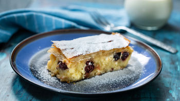 Сладка баница с млечен крем