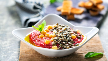 Хумус с червено цвекло