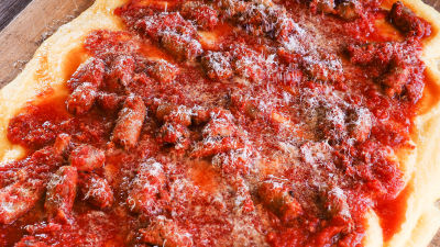 Яхния с наденица и полента по рецепта на баба