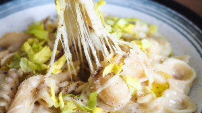 Паста с картофи, панчета и проволоне