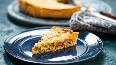 Киш с наденица