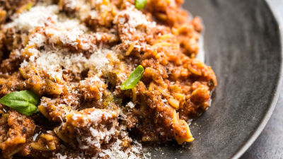 Паста от нахут с болонезе от карфиол и гъби