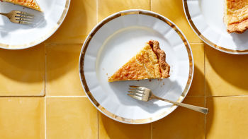 Пай с мътеница и кардамон