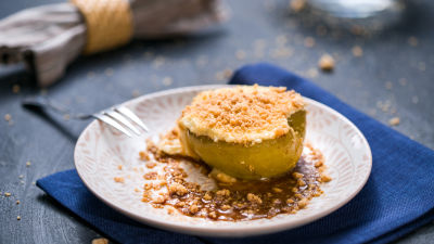 Печени ябълки с пудинг крем брюле