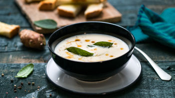 Супа от земна ябълка със салвия