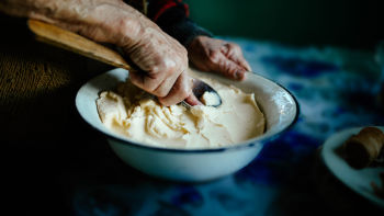 Как се избива масло