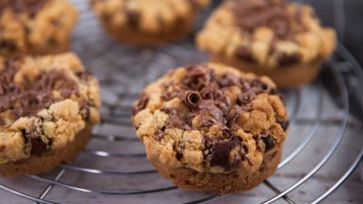 Тартове с шоколадово-кафеен фъдж