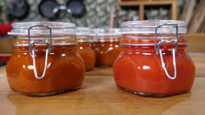 Два вида доматен сос