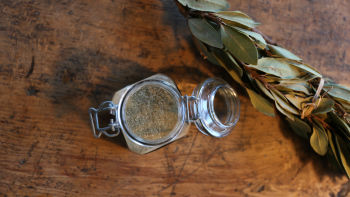 Сол с подправки