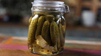 Кисели краставички и мариновани зеленчуци