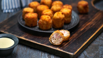 Крокети от пуешко с къри сос