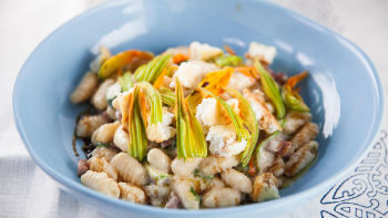 Ньокети с тиквички, прошуто и сметанов сос