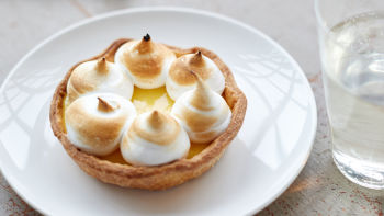 Тарталети с лимонов крем и целувки