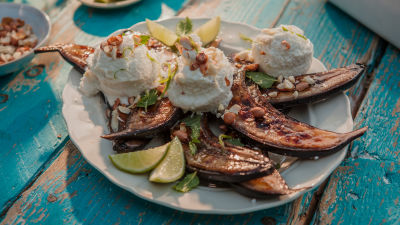 Карамелизиран бананов сплит с кокосов крем