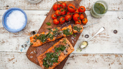 Печена сьомга по два начина