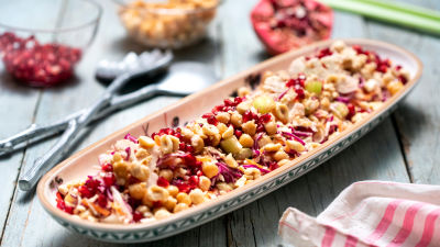 Пикантна зелева салата