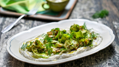 Тиквички на грил с разядка от сирене