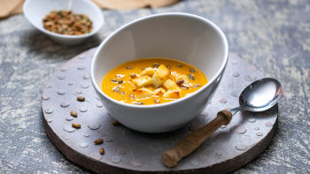 Супа от тиква с печено халуми