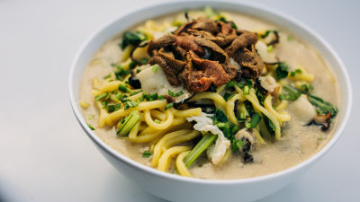 Ло мейн с абалони и морски таралеж