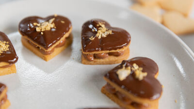 Маслени кокосови сладки сърца