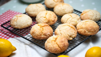 Напукани лимонови сладки
