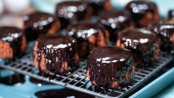 Шоколадови кексчета с какаова заливка