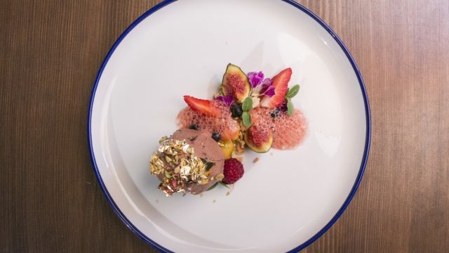 Профитероли, облечени в шоколадов мус