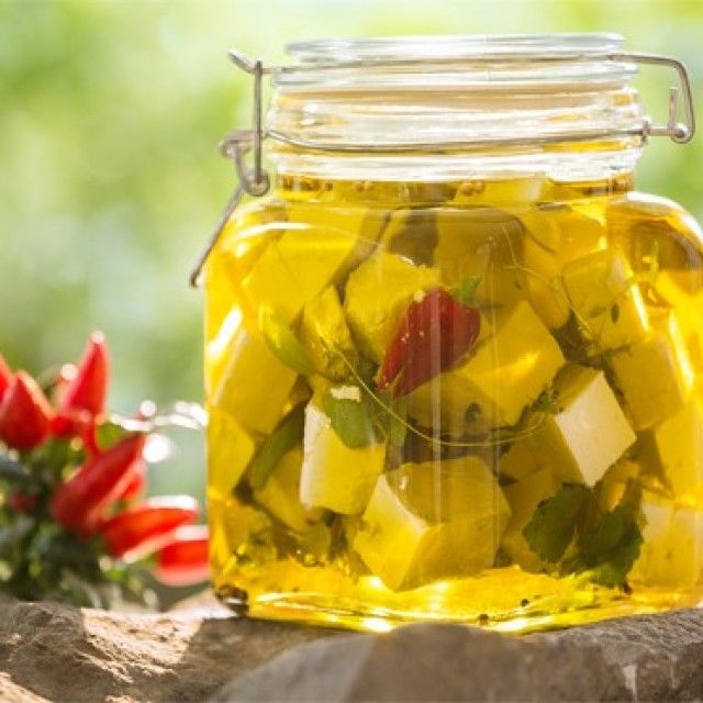 Мариновано бяло овче сирене