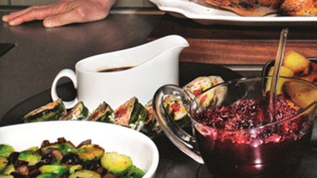 Плънка от свинско, кайсии и шам-фъстък