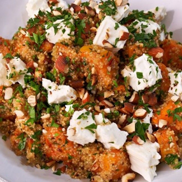Салата с киноа и ядки