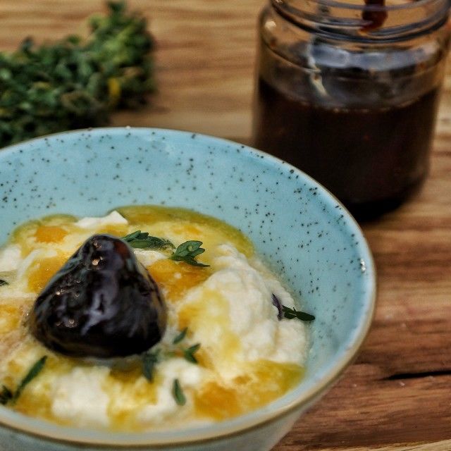 Сладолед с череши и сос от кумкуат