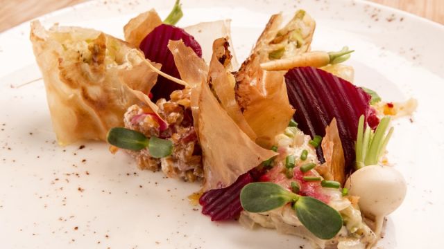 Рулца с лук, лимец и зимни зеленчуци