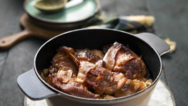 Патешки бутчета с кисело зеле