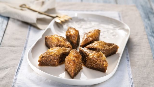 Баклава с орехи и шамфъстък