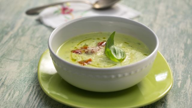 Крем-супа от тиквички с босилек