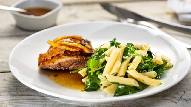 Печен агнешки бут