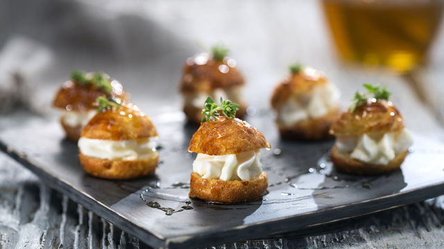 Гужер с козе сирене и мед