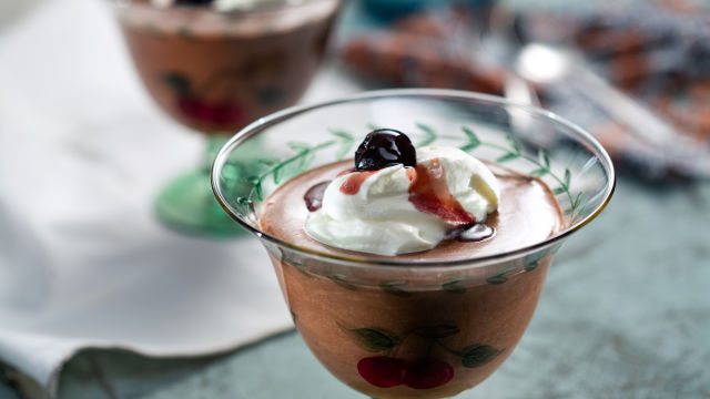 Крем с шоколад и амарени