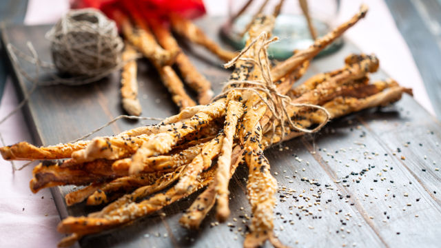 Сусамени гризини