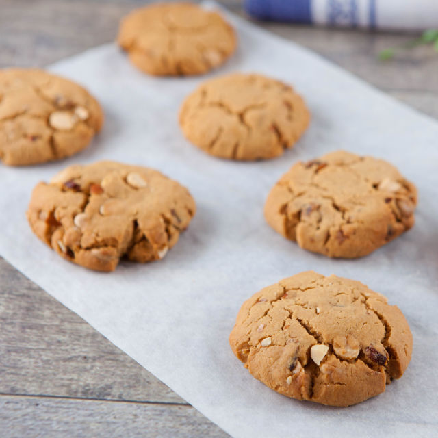 Сладки със сушени смокини, бадеми и бял шоколад