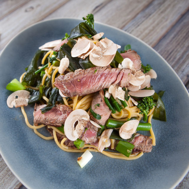 Салата с телешко и нудъли