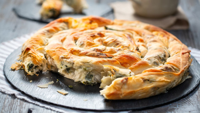 Домашна баница със спанак и козе сирене