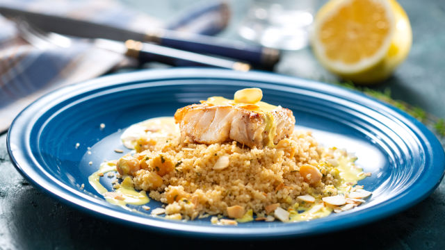 Риба с шафранов сос и кускус