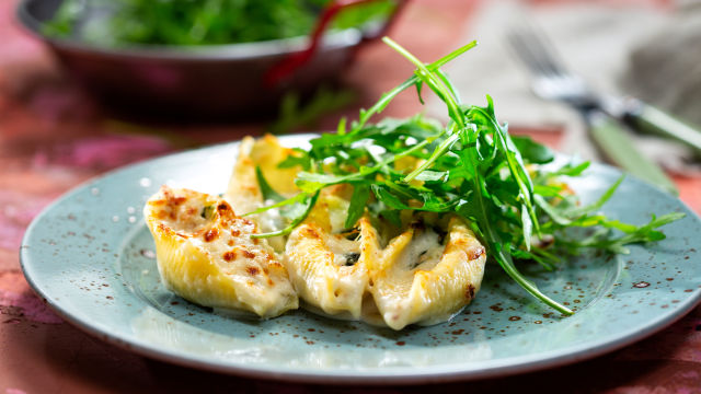 Конкильони с пиле и сирена