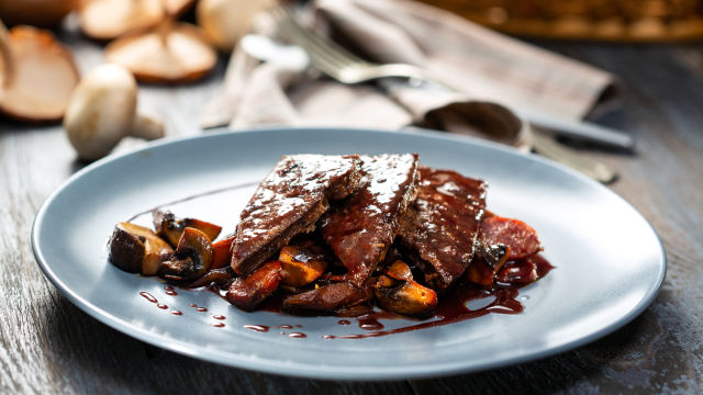 Телешки дроб с чоризо и гъби